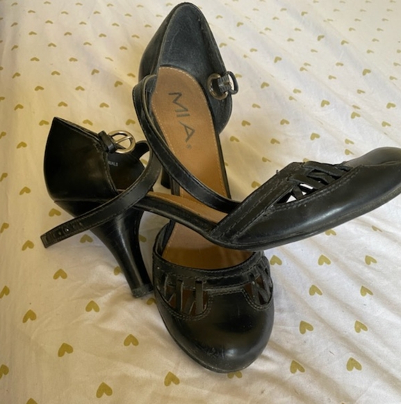 Shoes - Picture 1 of 1